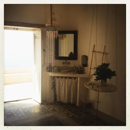Bed & Breakfast Casa 3 Archi Alicudi