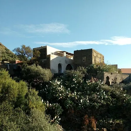 Casa 3 Archi Alicudi