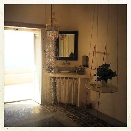 Bed & Breakfast Casa 3 Archi Alicudi